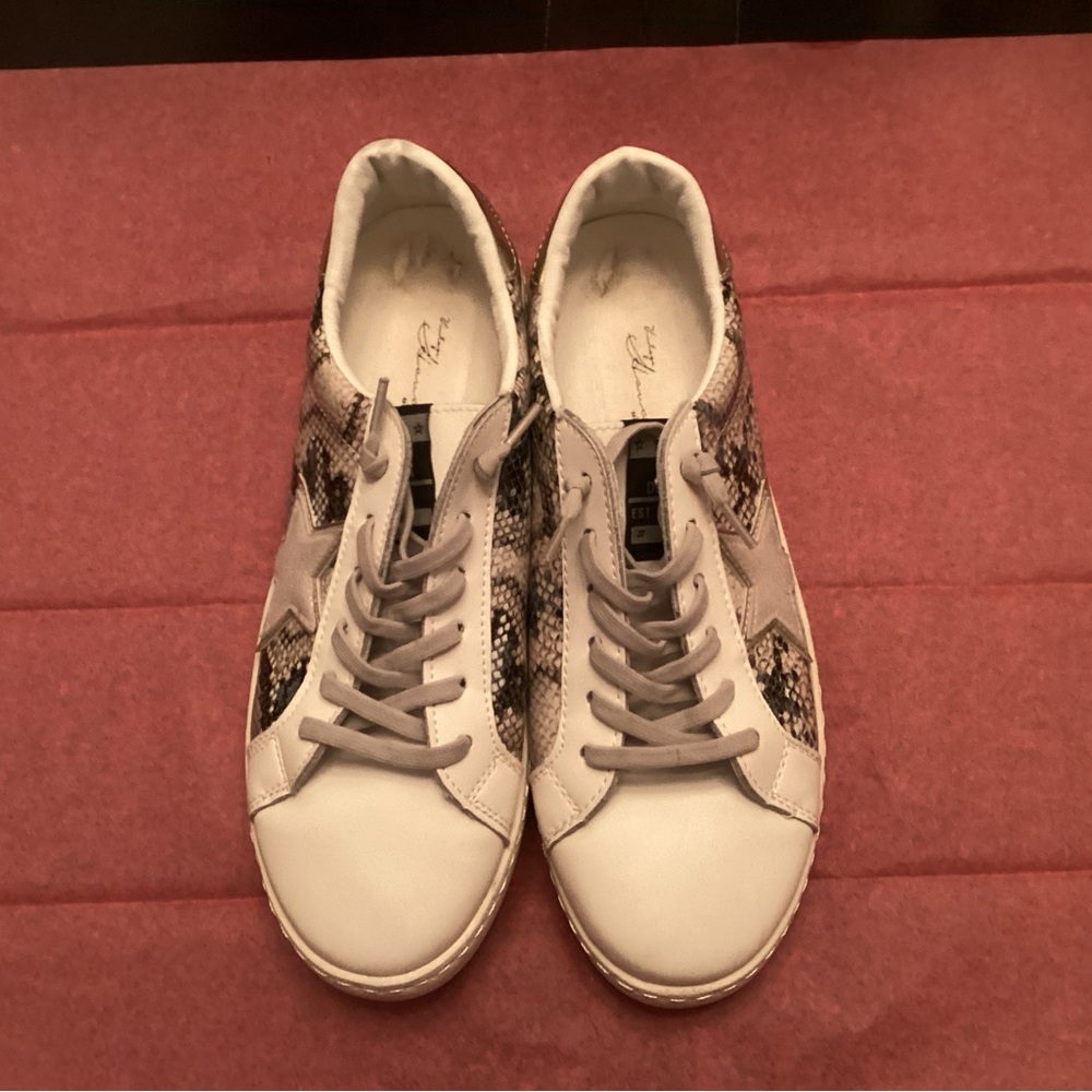 Stylish Women's Sneakers in White and Gray